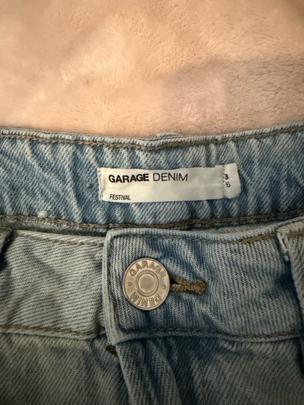 GARAGE | FESTIVAL HIGH RISE DISTRESSED DENIM SHORTS - Picture 5 of 7